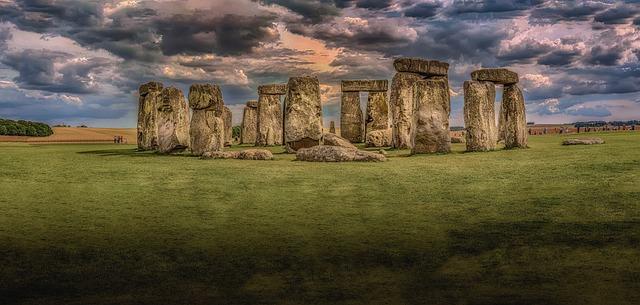 Historie a symbolika Stonehenge: Co všechno se skrývá za těmito kamennými kruhy?