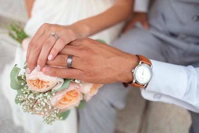 Proč je důležité, aby ženich viděl šaty až v den svatby?