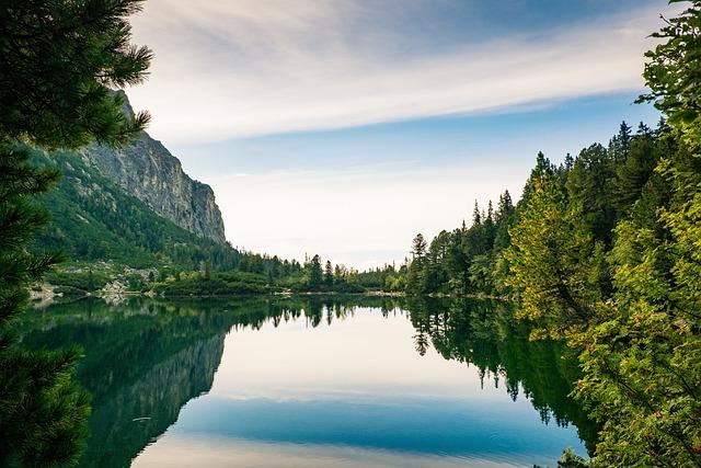 Horské pleso jako malebné prostředí pro svatební hostinu